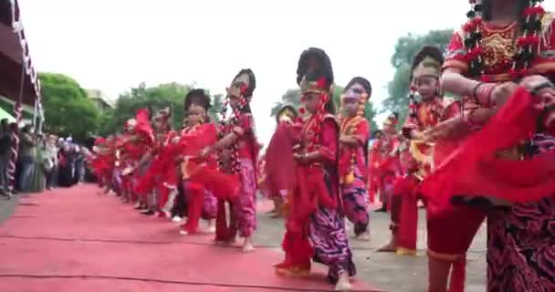 开拉纳独舞是在中国传统舞蹈表演中出现的 印度尼西亚西爪哇Gegesik Cirebon的Rampak Kelana节 — 图库视频影像