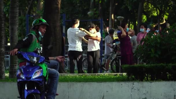 Couple Dancing Square Morning Saigon City Scene Gimbal — Stock Video