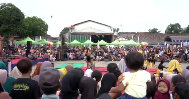 Tradycyjny Występ Taneczny Ceremonii Otwarcia Creative Economy Village Gegesik Village — Wideo stockowe