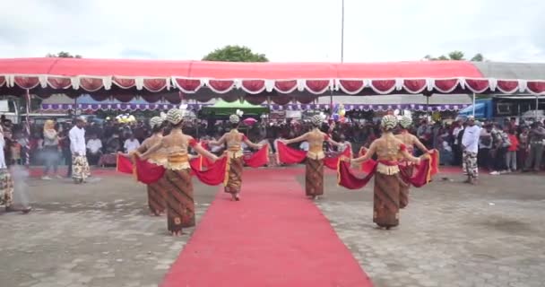 Традиційне Танцювальне Виконання Церемонії Відкриття Села Творчої Економіки Селі Гегесік — стокове відео