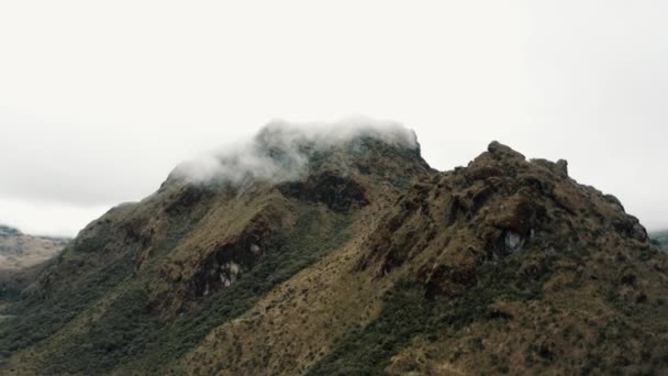 Яркие Облака Над Андами Заповеднике Каямбе Возле Папаллакты Эквадор Воздушный — стоковое видео
