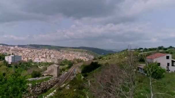 Tilt Shot Rail Road View Ragusa Ibla Sicily Italy Tbe — Vídeo de stock