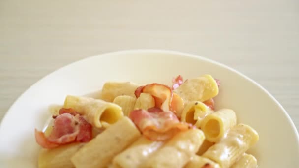 Pâtes Maison Aux Spaghettis Rigatoni Sauce Blanche Bacon Cuisine Italienne — Video