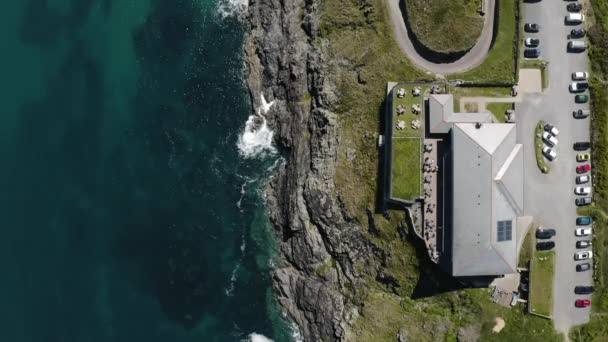 Vista Aérea Lewinnick Lodge Rocky Cliff Side Pentire Headland Newquay — Vídeo de stock