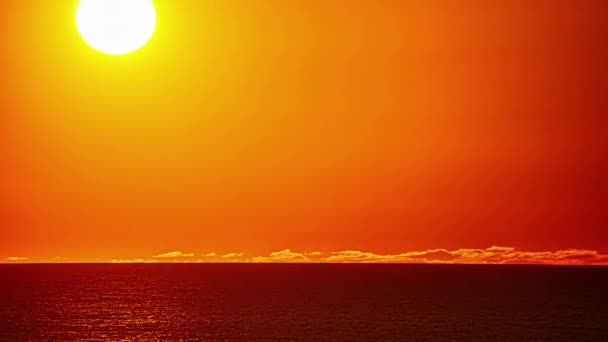Яркое Сияющее Солнце Заходящее Горизонт Океана Время Золотого Заката Море — стоковое видео