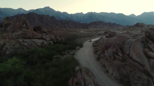 Drone Pousse Autour Rocher Massif Vers Whitney Chaîne Montagnes Sierra — Video