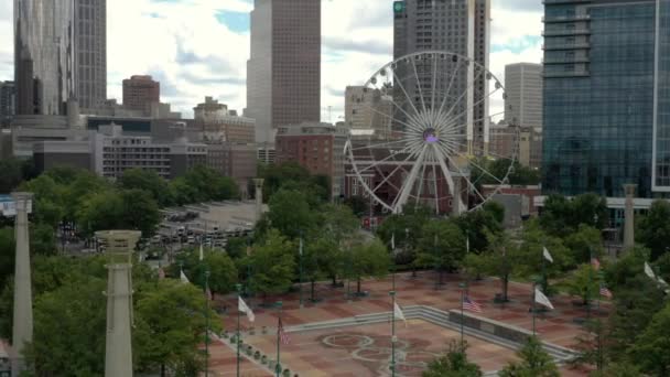 Drone Cirklar Runt Fontänen Ringar Centennial Olympic Park Atlanta Georgia — Stockvideo