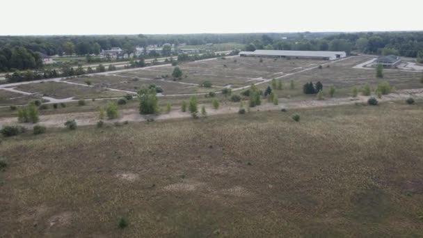 古い放棄された競馬場の周りの空域を探索する — ストック動画