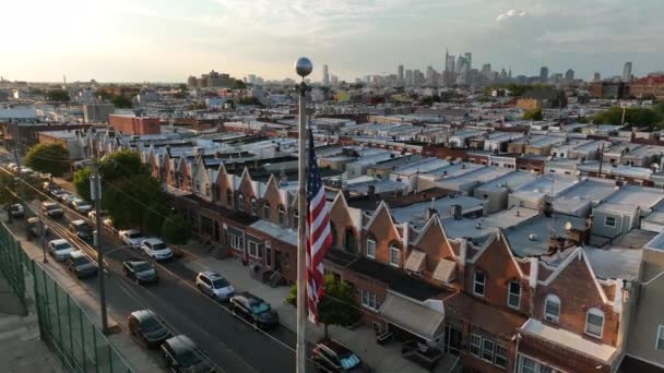 American Flag Urban City Skyscrapers Horizon Cityscape Panorama Housing Inner — Stock Video