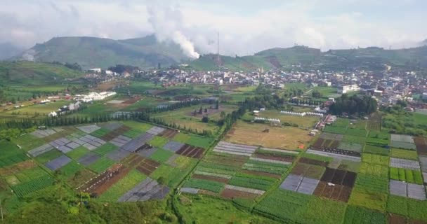 Drone Shot Van Landelijk Landschap Van Dieng Plateau Met Uitzicht — Stockvideo