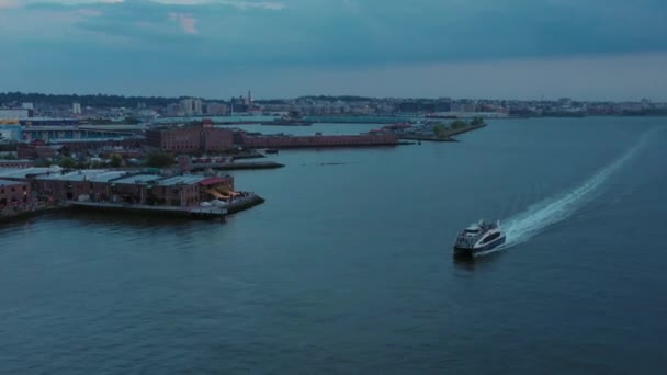 Luchtfoto Naar Beneden Met Veerboot New York Harbor Bij Red — Stockvideo