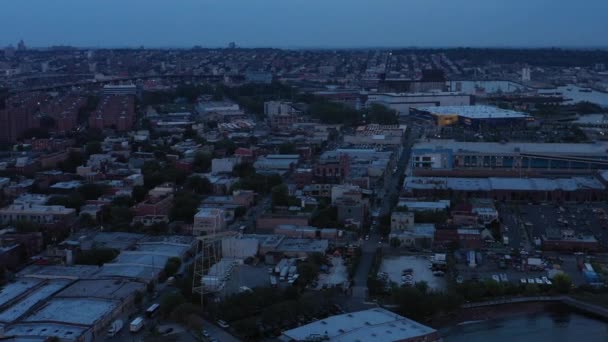Збільшити Повітряний Нахил Індустріальної Ділянки Районі Ред Хук Брукліні Сутінках — стокове відео