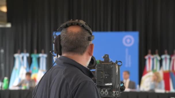 Uma Visão Parte Trás Cameraman Debate Político — Vídeo de Stock