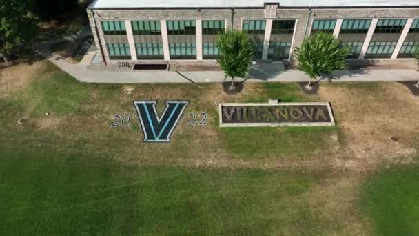 Villanova University 2022 Zeichen Auf Dem Campus Gelände Luftaufnahme — Stockvideo