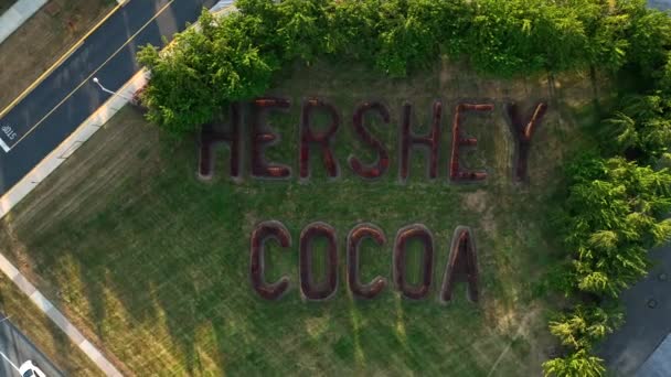 Hershey Cocoa Tabelası Hershey Şehir Merkezinde Yukarıdan Hava Yakınlaştırması — Stok video