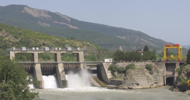 Υδροηλεκτρικός Σταθμός Στον Ποταμό Kura Κοντά Στο Mtskheta Στη Γεωργία — Αρχείο Βίντεο