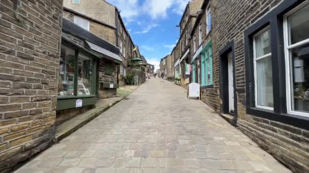 Haworth Main Street Avec Route Pavée Vieux Magasins Monde Beaucoup — Video