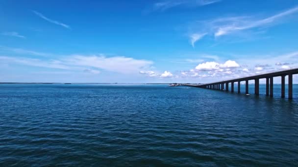 Flying Lower Tampa Bay Florida Iconic Sunshine Skyway Bridge Sunny — Stock Video