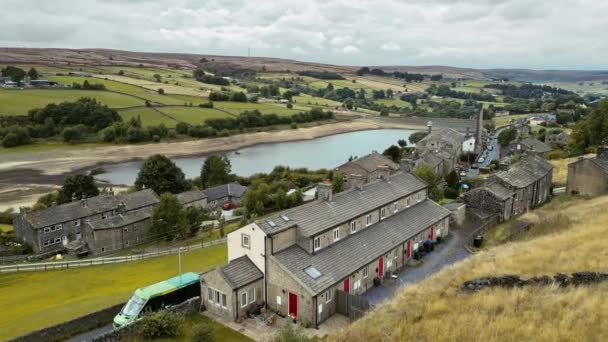 Vidéo Aérienne Village Rural Industriel Avec Vieux Moulin Cheminée Entourés — Video