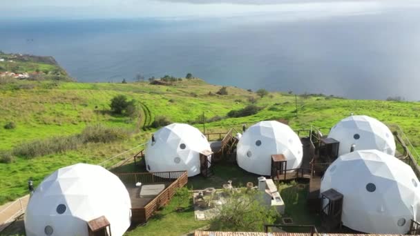 Dron Střílel Přes Iglú Glamping Stany Madeiře Úžasným Výhledem — Stock video