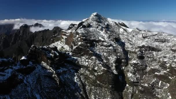 Drone Shot Dark Brown Side Mountain Pico Ruivo Madeira — Stock Video
