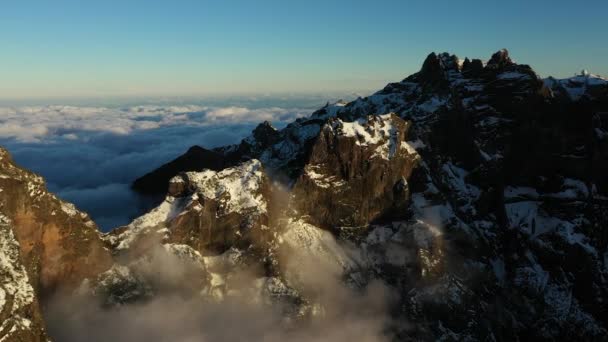 Klarer Himmel Und Dünne Wolken Auf Dem Gipfel Des Pico — Stockvideo