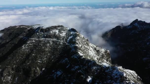 Drone Záběr Hřebene Hory Pico Ruivo Madeiře — Stock video