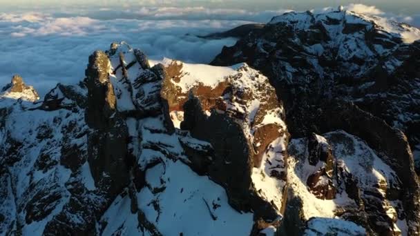 Hermoso Disparo Dron Los Picos Nevados Montaña Pico Ruivo Madeira — Vídeo de stock