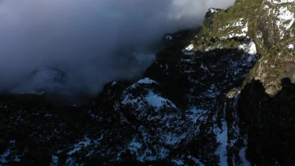 Drohnenschuss Eines Paares Das Über Dem Tal Des Berges Pico — Stockvideo