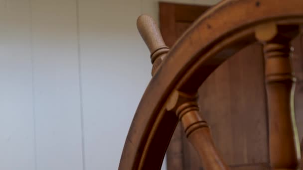 木船上漂亮的舵 — 图库视频影像