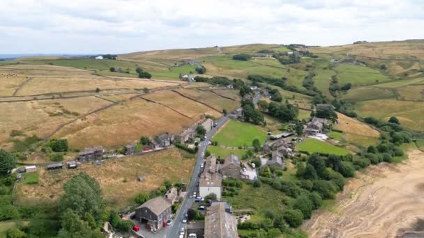 Eski Değirmeni Bacası Olan Yorkshire Köyünün Hava Görüntüleri Oxenhope Yukarısında — Stok video