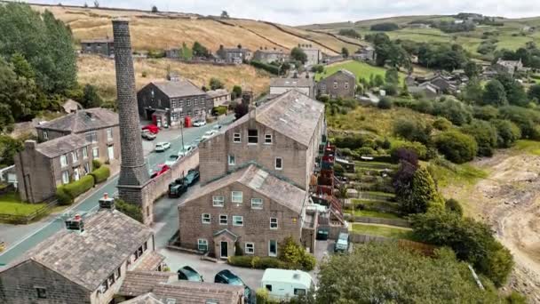 Filmagem Aérea Drone Rural Industrial Yorkshire Village Com Chaminé Velha — Vídeo de Stock