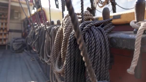 Närbild Skott Gamla Krigsfartyg Rigga Rep — Stockvideo