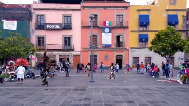 Coyoacan Tänzer Traditioneller Mexikanischer Tanz Indigene Tragen Federkronen Auf Der — Stockvideo