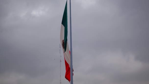 Mexico Flag Waving Pole Sky Background Historic Center Mexican City — стокове відео