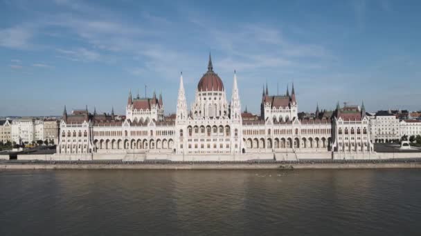 Sanfter Dolly Richtung Des Ungarischen Parlaments Budapest Einem Klaren Nachmittag — Stockvideo