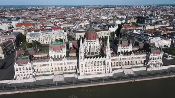 Glatte Luftbogenschüsse Kreisen Das Ungarische Parlamentsgebäude Budapest — Stockvideo