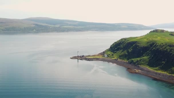 Tiro Aéreo Largo Farol Tobermory Costa Ilha Mull Belo Dia — Vídeo de Stock