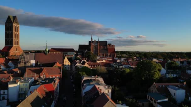 Yarı Keresteli Evler Aziz Georgen Mary Kilisesi Wismar Eski Kasabasının — Stok video