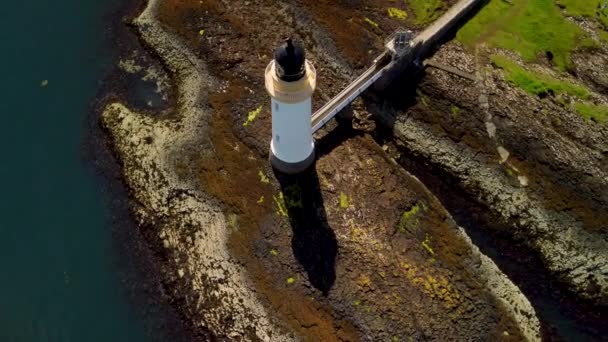 Cima Para Baixo Órbita Tiro Farol Tobermory Dramática Ilha Mull — Vídeo de Stock