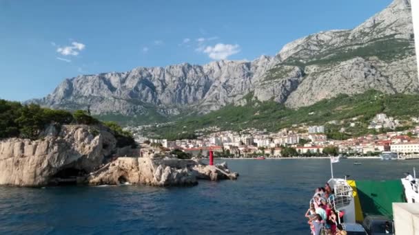 Filmación Ferry Que Llega Puerto Makarska Croacia — Vídeo de stock