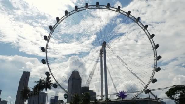 新加坡Great Ferris Wheel的Sidetracking — 图库视频影像