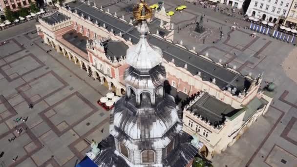 Rådhustornet Wiea Ratuszowa Stora Torget City Centre Flyover Krakow Polen — Stockvideo