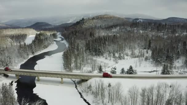 Piękny Zimowy Krajobraz Góry Rzeki Zdjęcia Drona Profesjonalny Pilot Świeże — Wideo stockowe
