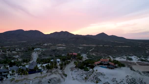 Plan Drone Rotationnel Des Restaurants Exclusifs Sur Ligne Plage Cabo — Video