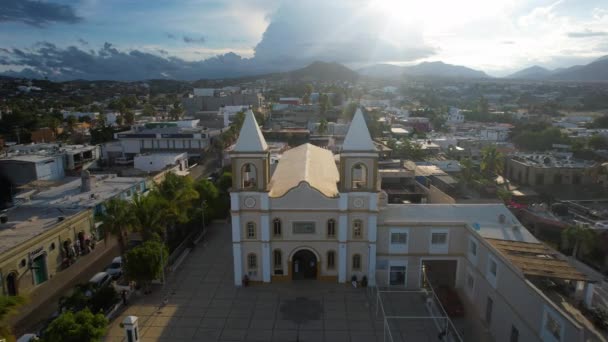 Μετωπική Drone Πλάνο Της Κύριας Πρόσοψης Της Εκκλησίας Του Σαν — Αρχείο Βίντεο