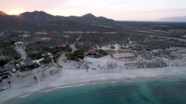 Drone Shot Los Exclusivos Restaurantes Línea Playa Los Cabos México — Vídeo de stock