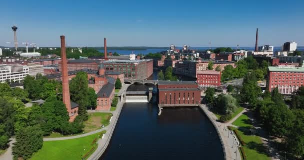 Vista Aérea Tammerkoski Cai Verão Tampere Finlândia Inclinação Tiro Drone — Vídeo de Stock