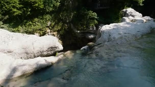 Cascata Naturale Maestosa Nel Parco Nazionale Del Martvili Canyon Georgia — Video Stock