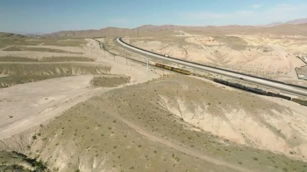 Tren Carga Largo Que Viaja Través Del Estado Nevada Estados — Vídeo de stock